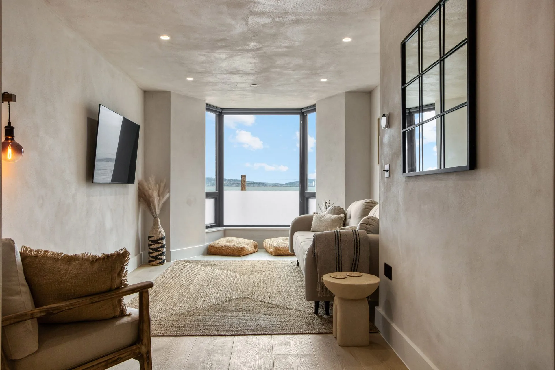 Snug with sea views in a Gower coastal holiday apartment